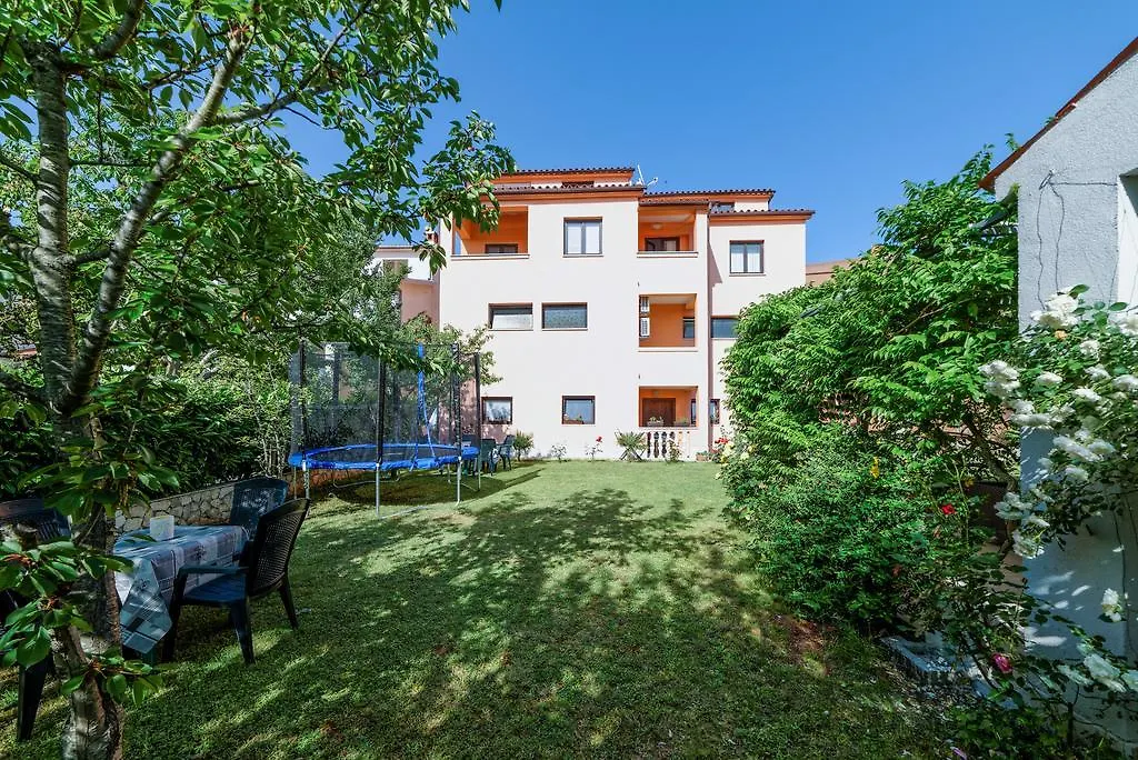 Holiday Home & Apartments Primavera Póla